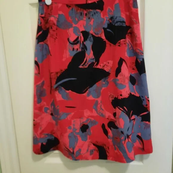 100% Polyeser Fully Lined Skirt - Picture 1 of 3